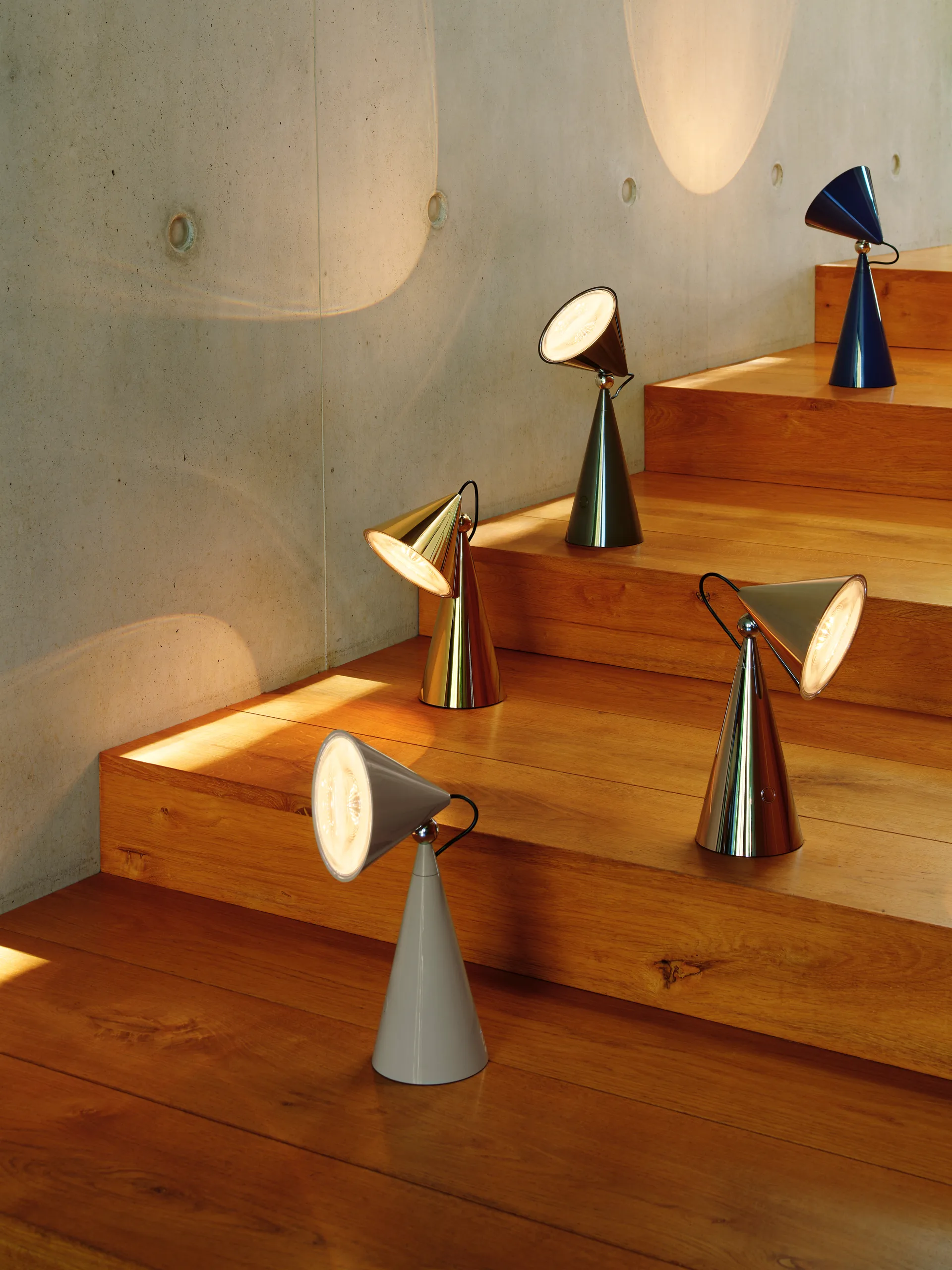 Pose Portabel LED bordslampa, Kelp Tom Dixon