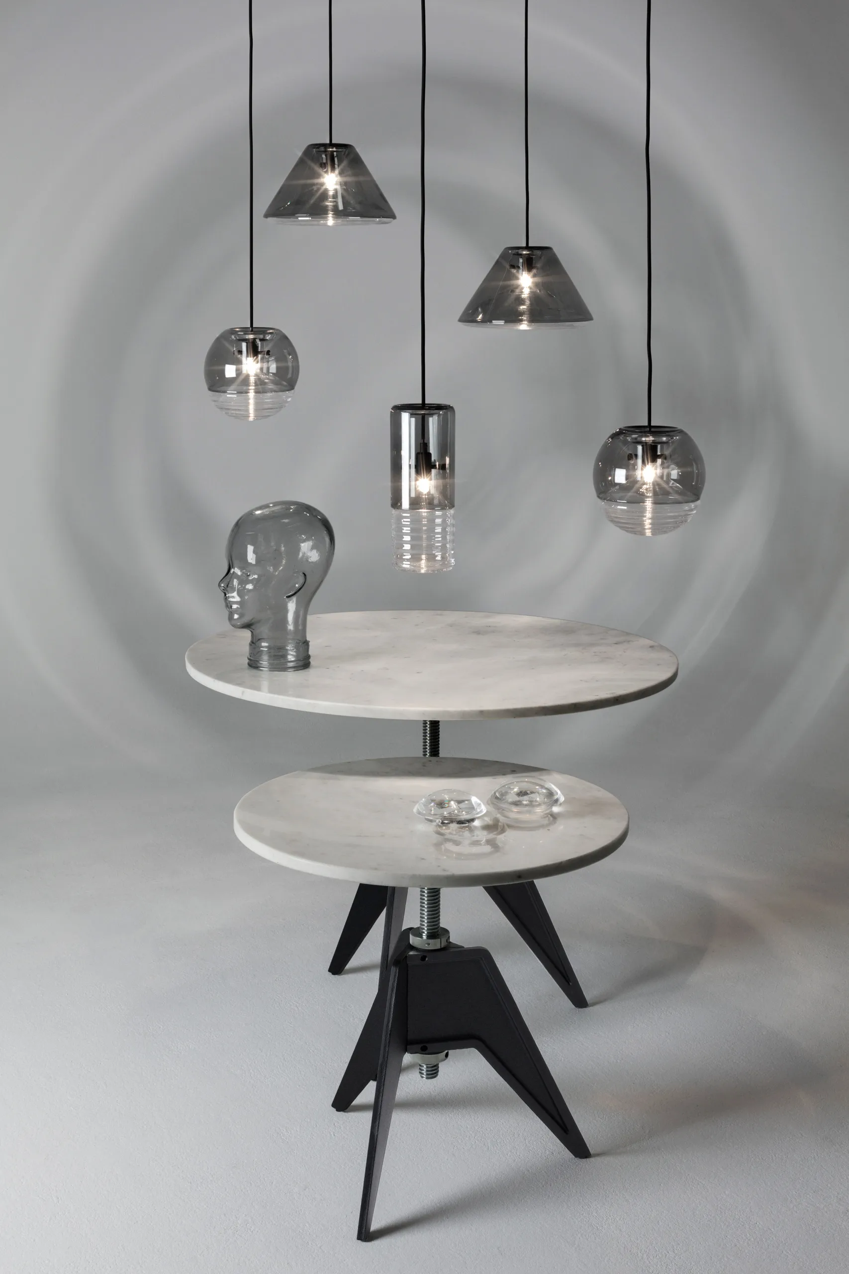 Screw sidobord Ø60 cm, White marble-cast iron Tom Dixon