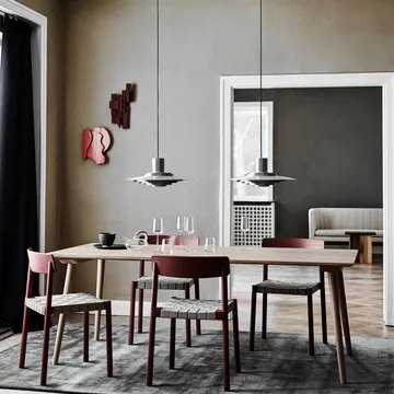 Betty TK1 stol - black, svart flätad linnebandsits - &Tradition