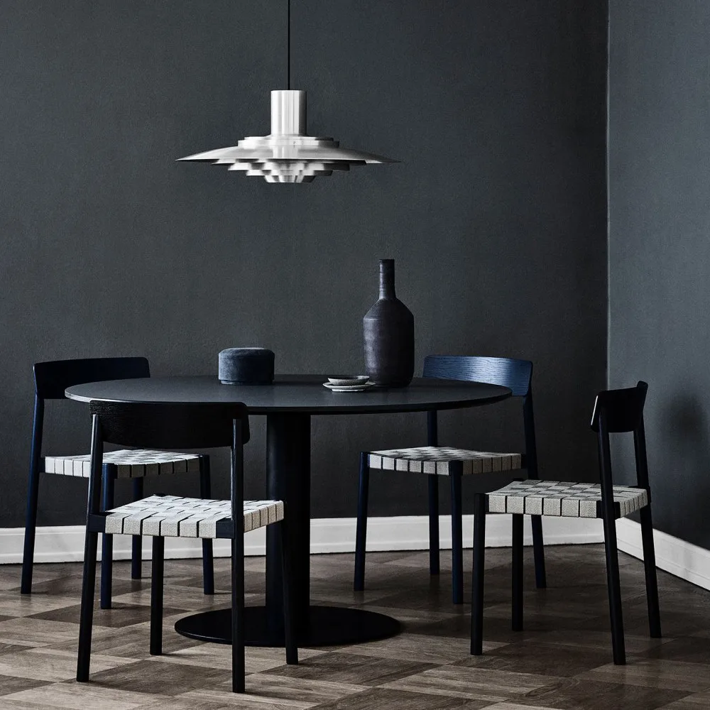 Betty TK1 stol, black, svart flätad linnebandsits &Tradition