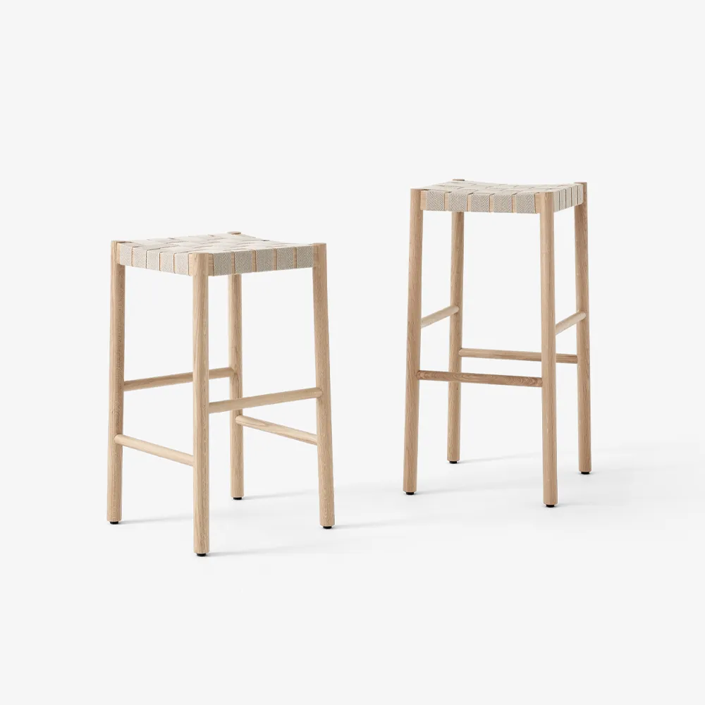 Betty TK8 barpall, oak, naturflätad linnebandssits &Tradition