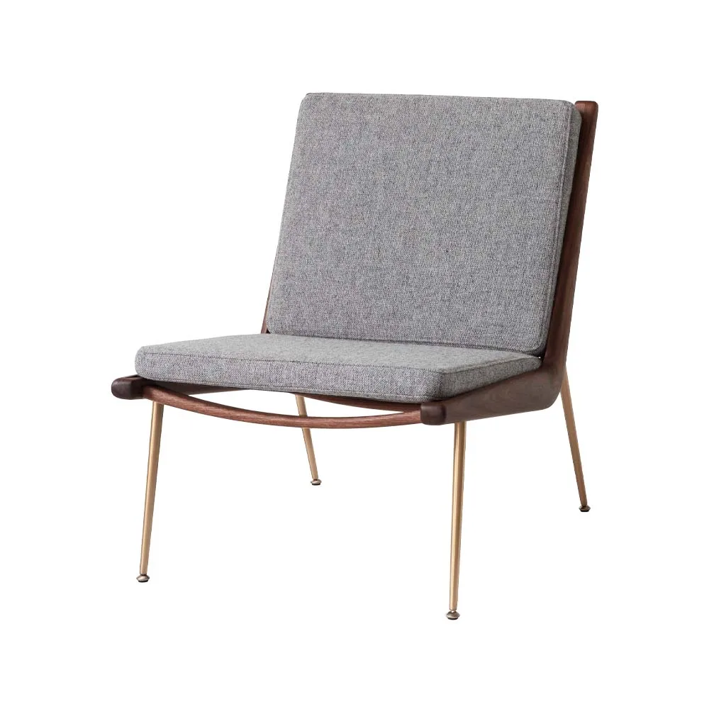 Boomerang HM1 fåtölj, tyg hallingdal 130 grå, oljade valnötsben &Tradition