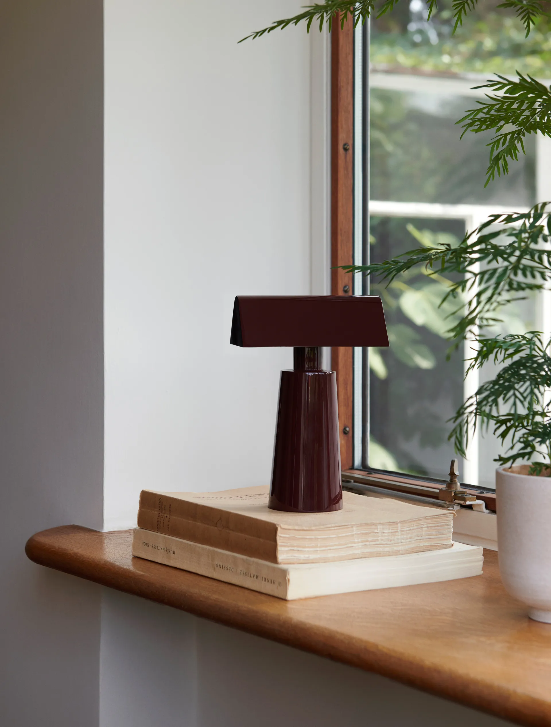 Caret MF1 portabel bordslampa, Dark burgundy &Tradition