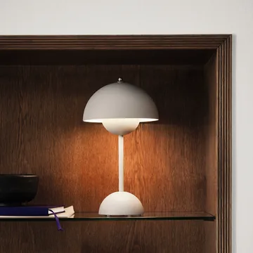 Flowerpot portabel bordslampa VP9 - matt ljusgrå - &Tradition