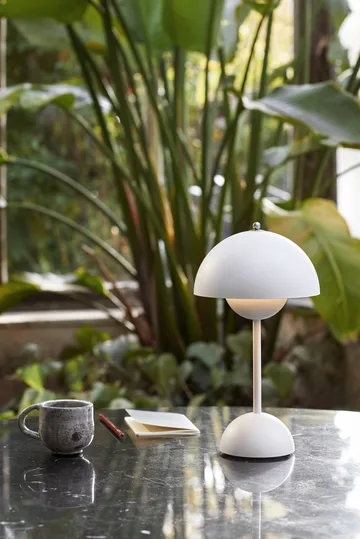 Flowerpot portabel bordslampa VP9 - matt vit - &Tradition
