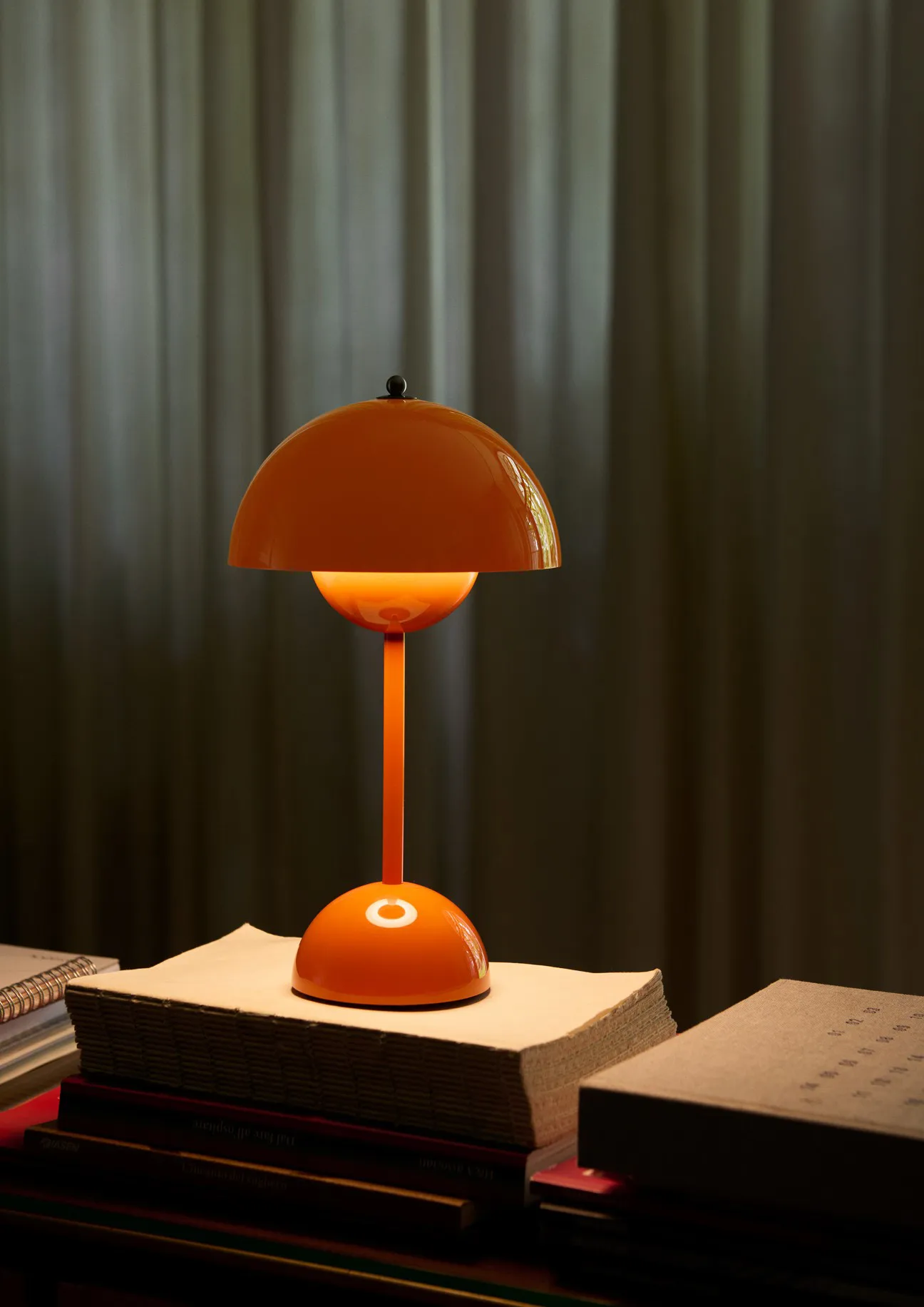 Flowerpot portabel bordslampa VP9, Zesty orange &Tradition