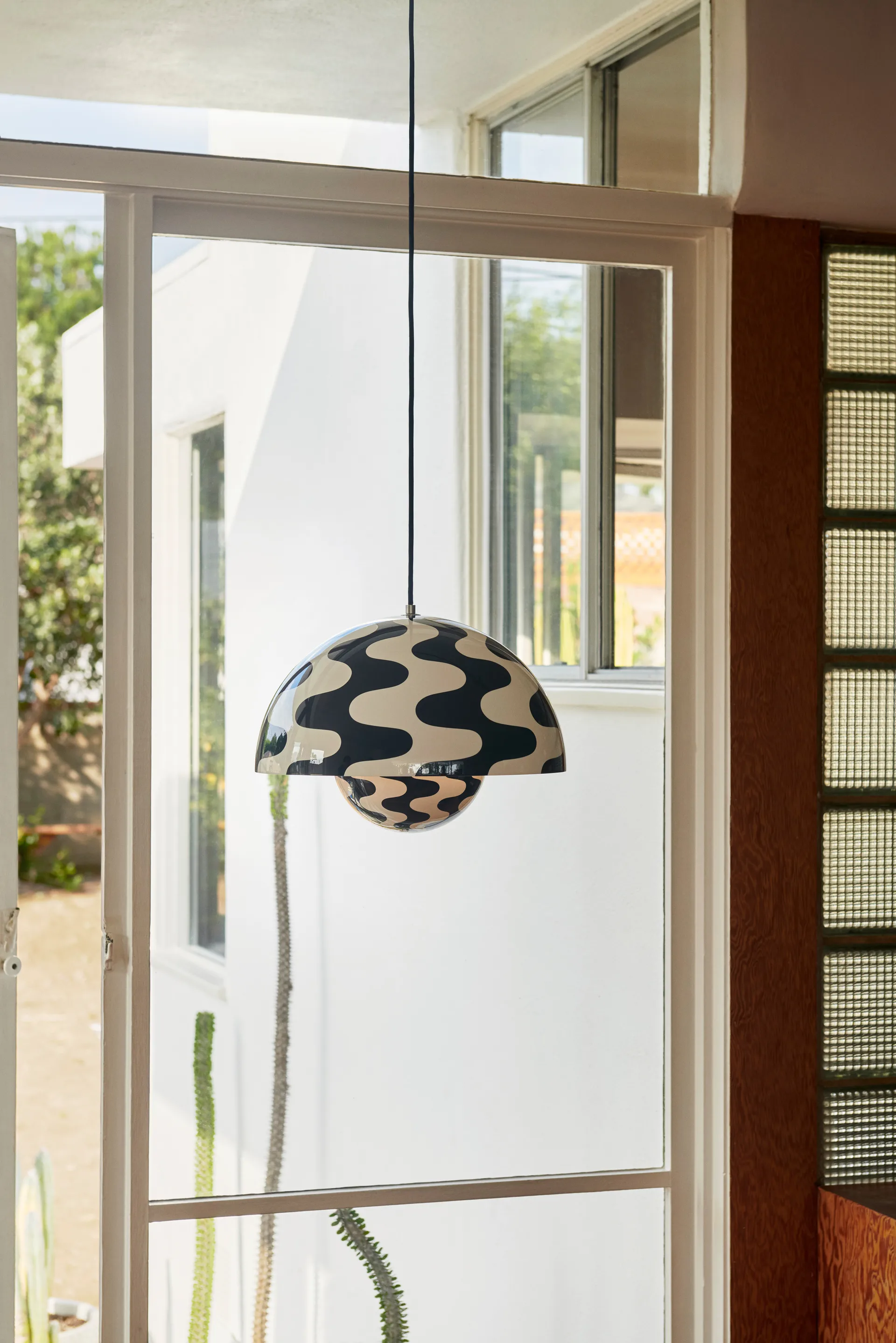 Flowerpot VP7 pendel, Black-white pattern &Tradition
