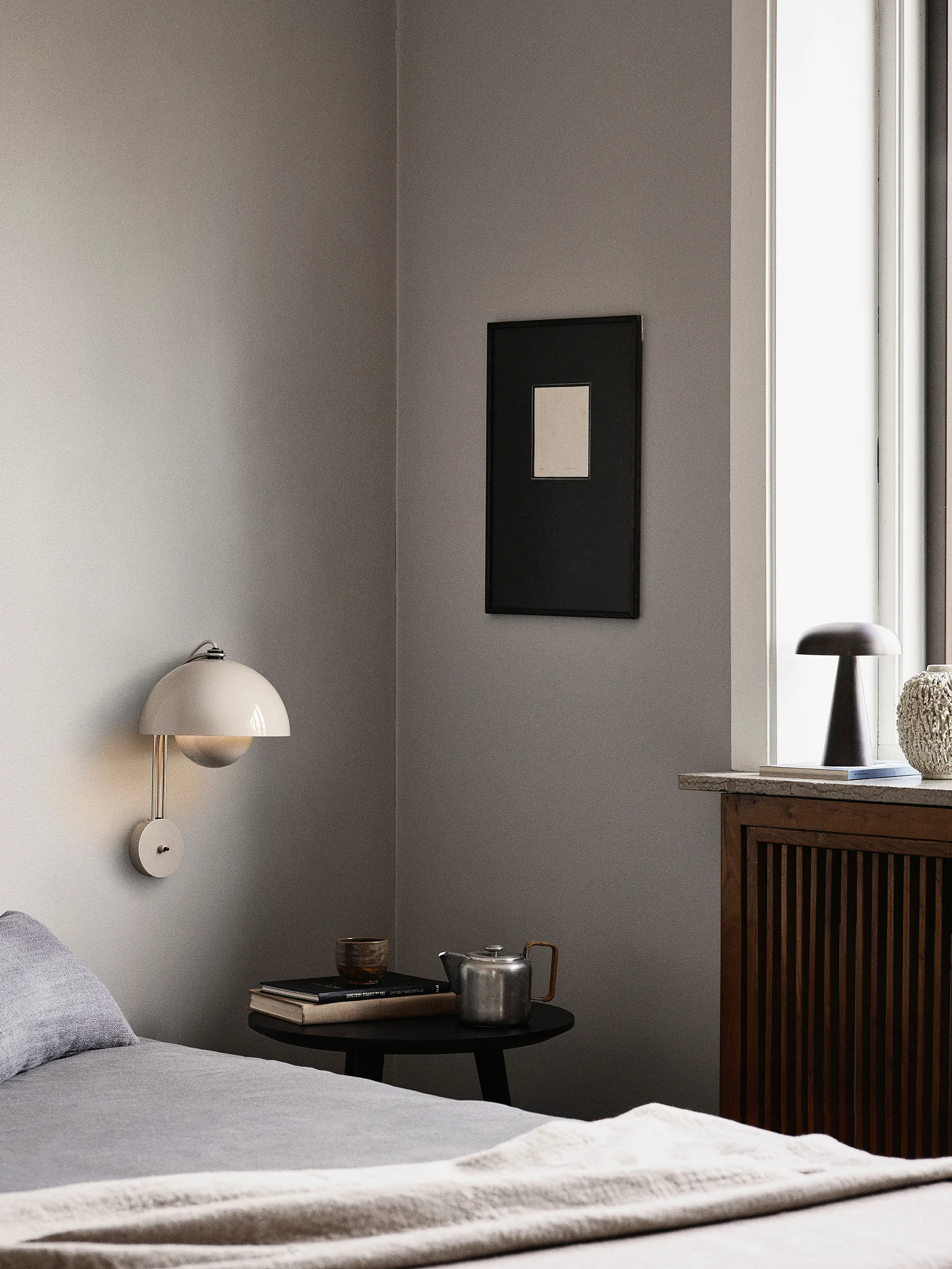 Flowerpot VP8 vägglampa, Grey beige &Tradition