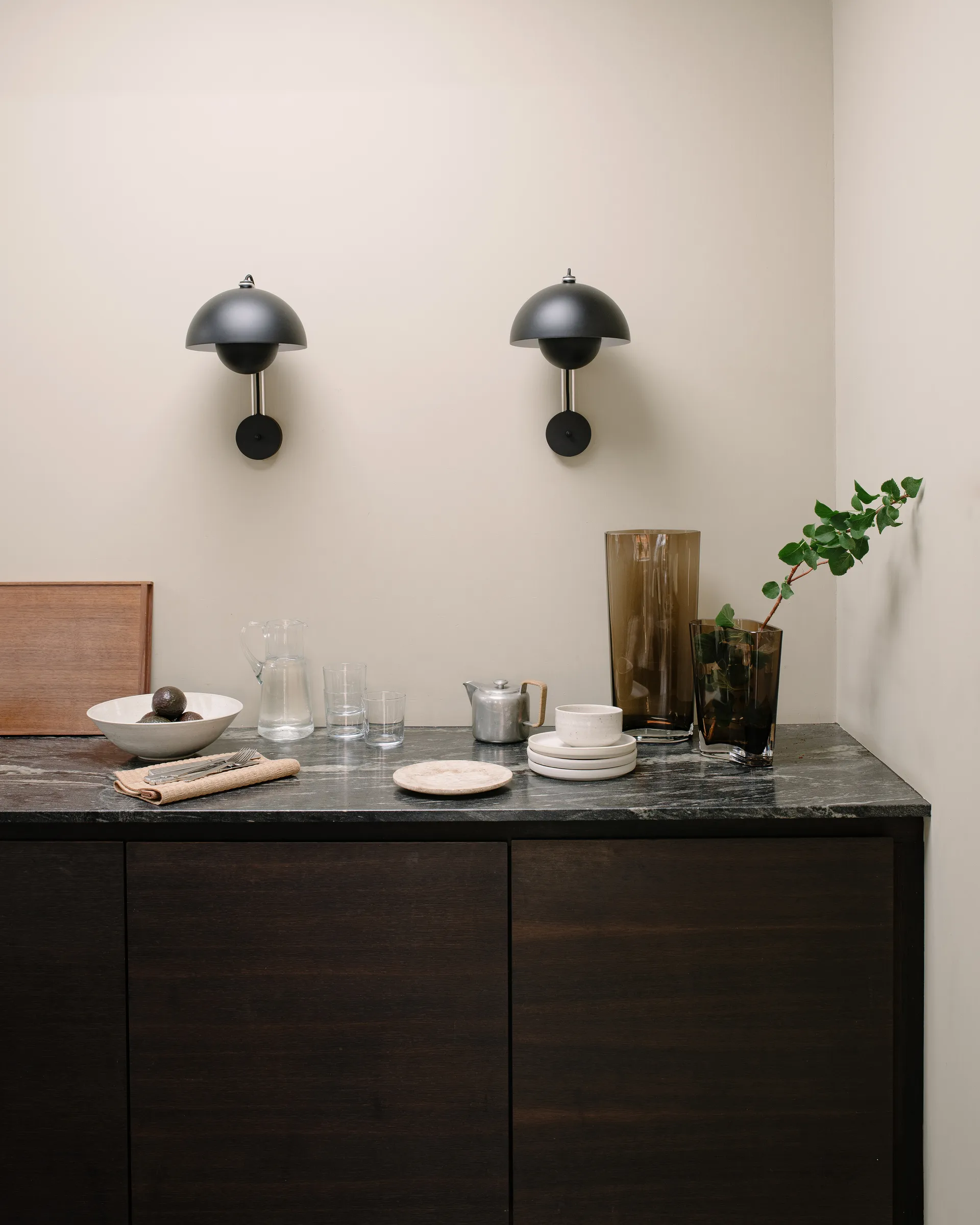 Flowerpot VP8 vägglampa, Matt black &Tradition
