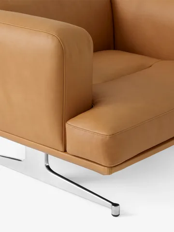 Inland AV21 fåtölj - Noble läder cognac-polished alu - &Tradition