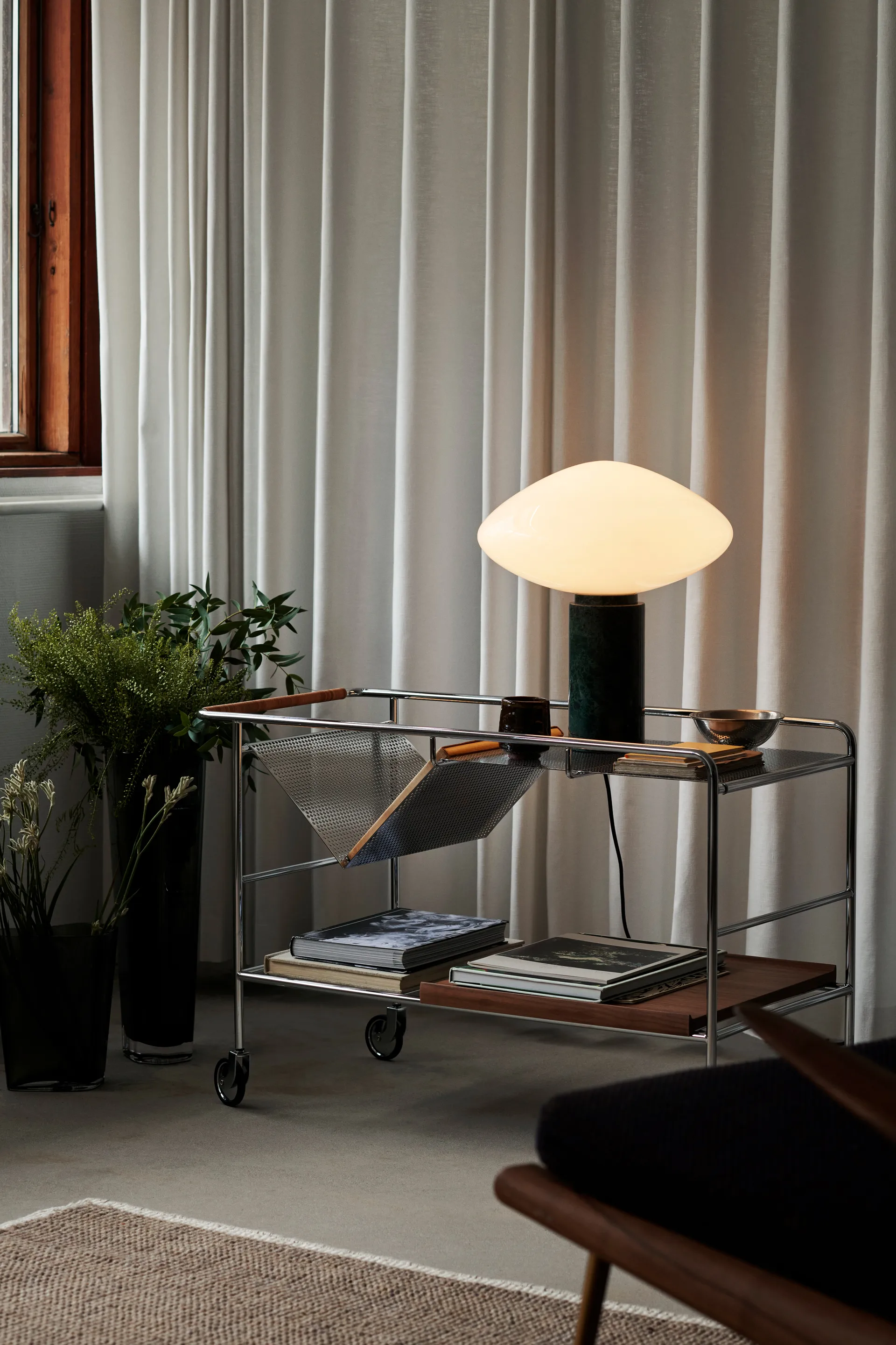 Mist AP17 bordslampa Ø37 cm, Matt White & Guatemala Verde &Tradition