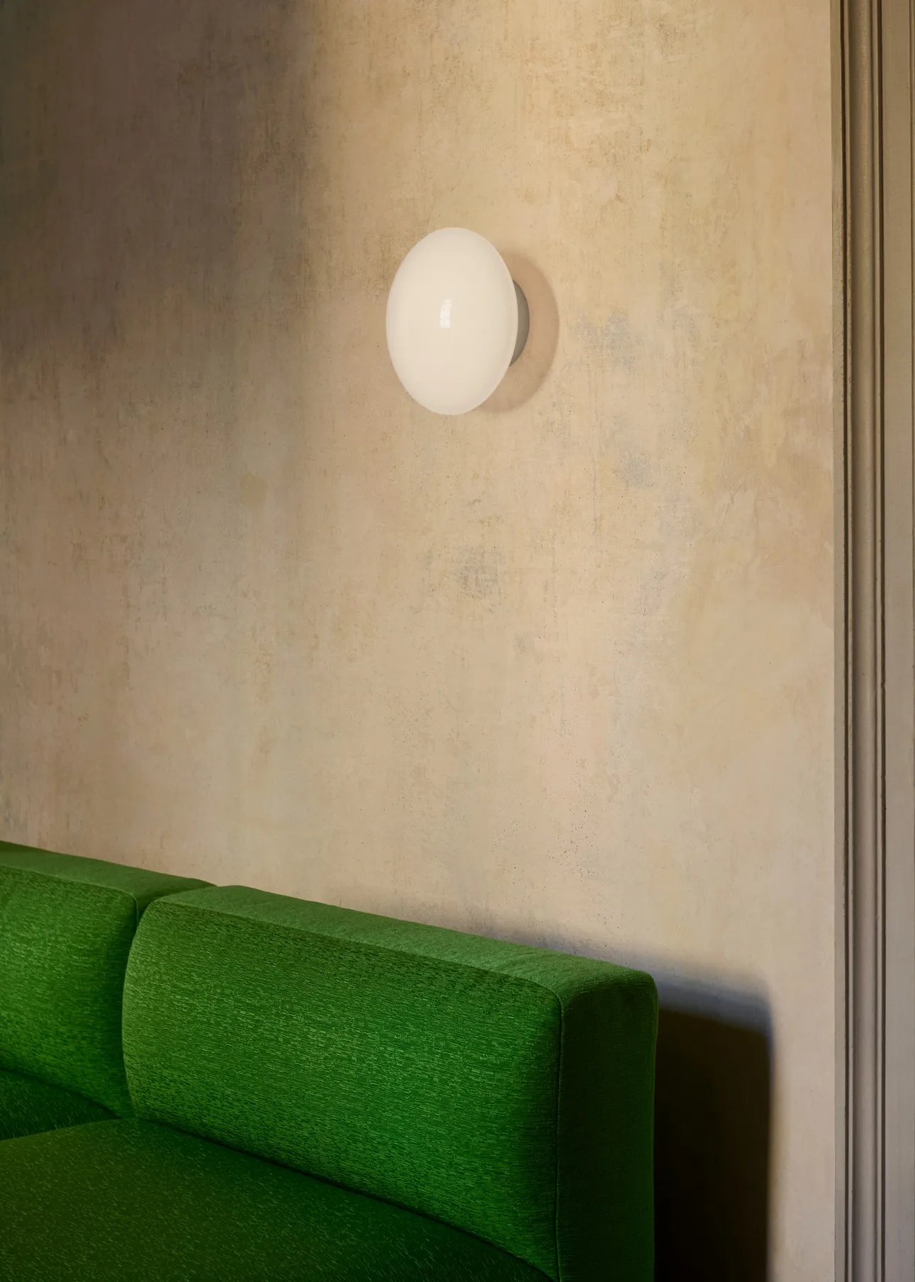 Mist AP22 taklampa/vägglampa Ø25 cm, White-opal glass &Tradition