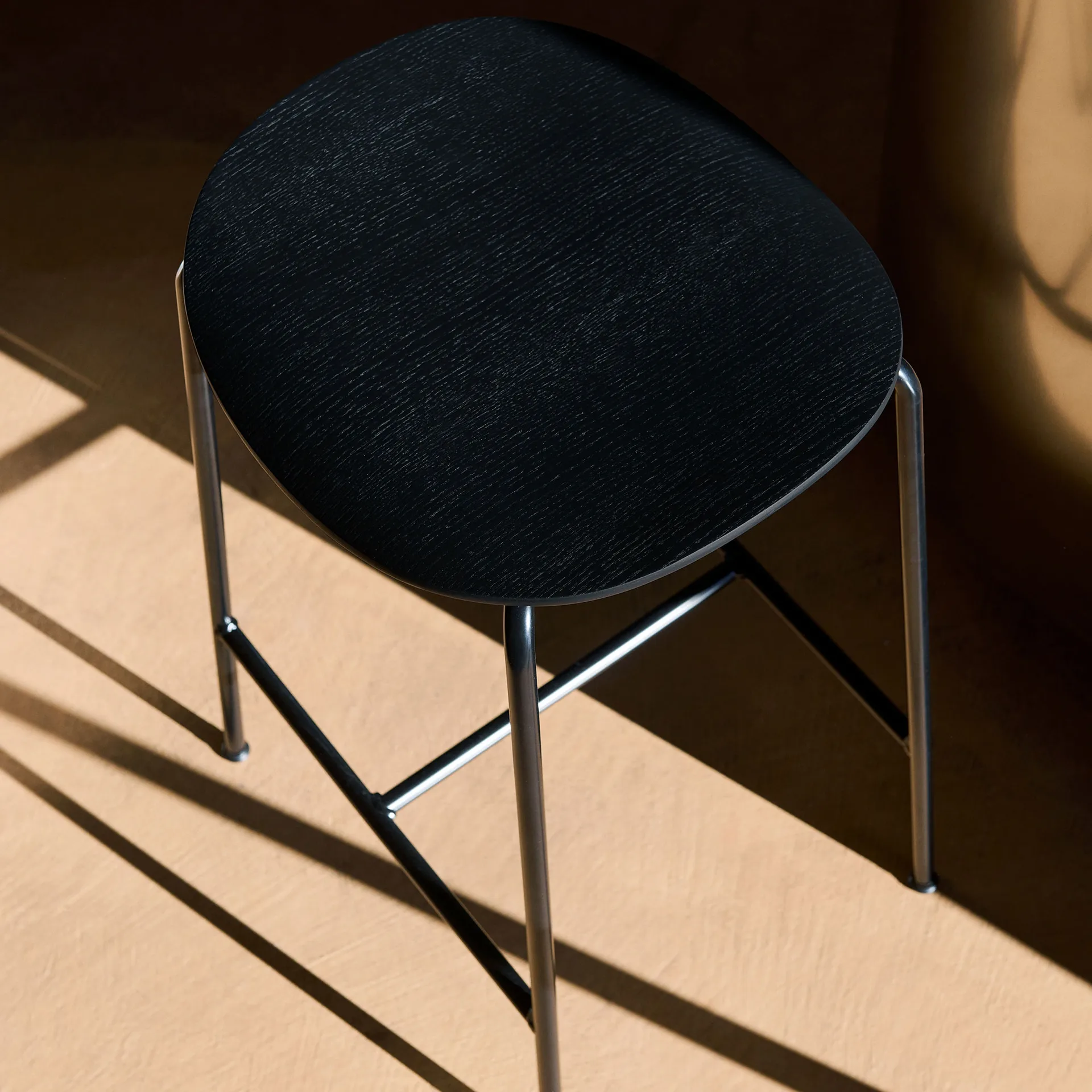 Pavilion AV37 barpall 68 cm, Black-black lacquered oak &Tradition