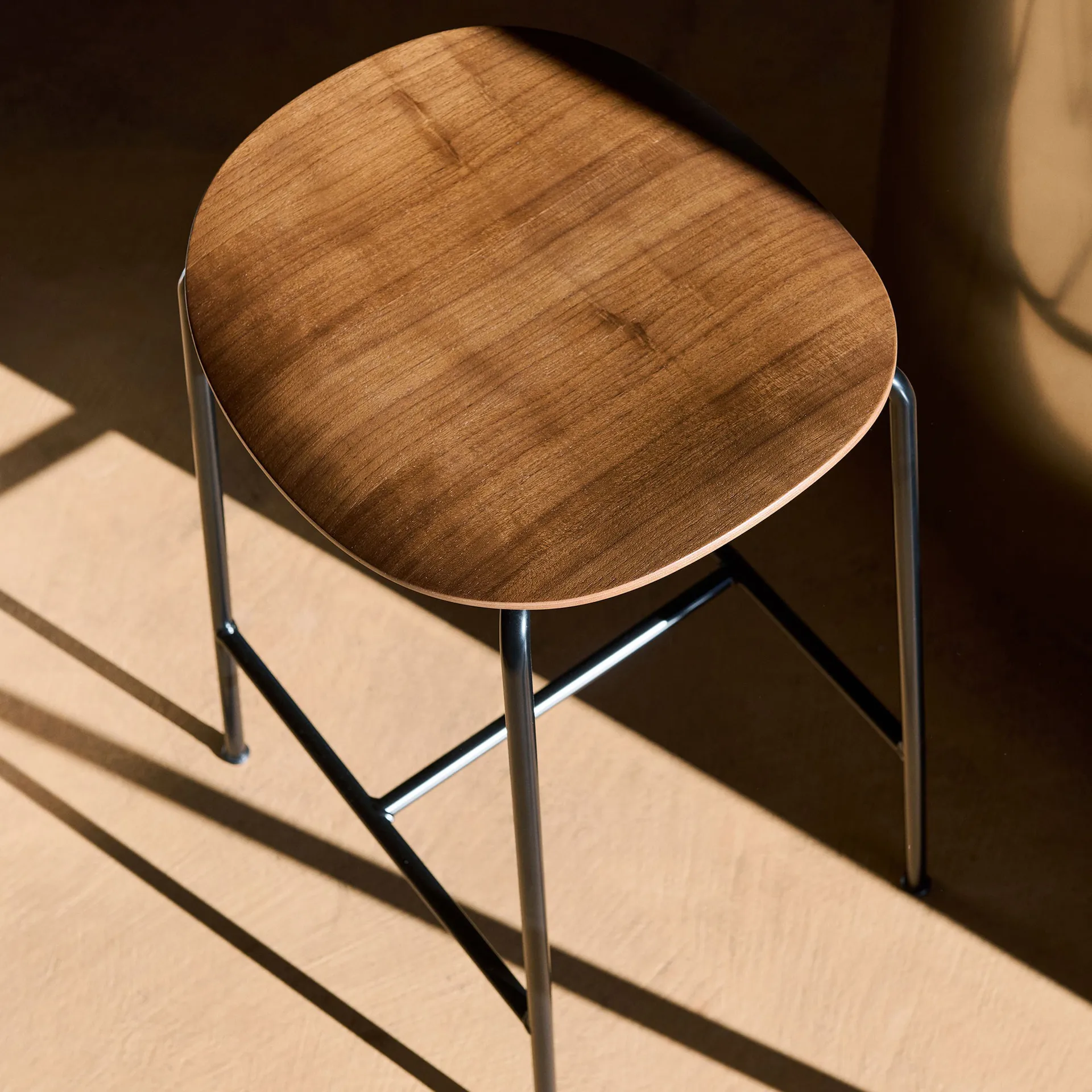 Pavilion AV37 barpall 68 cm, Black-lacquered oak &Tradition