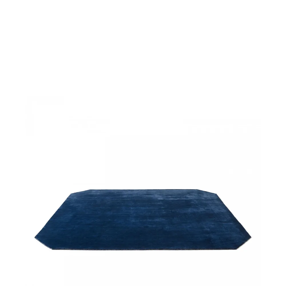 The Moor Rug AP8 matta, midnight blue &Tradition