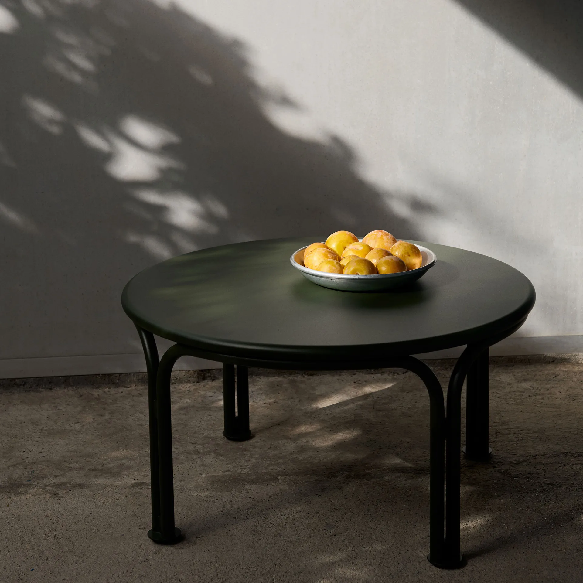 Thorvald SC108 soffbord, Bronze green, Ø70 cm &Tradition