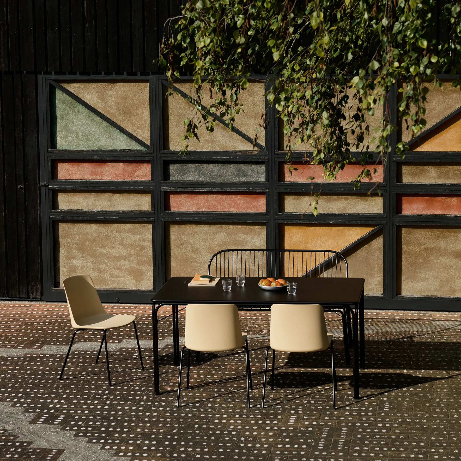 Thorvald SC111 bänk, Warm black, 129 cm &Tradition