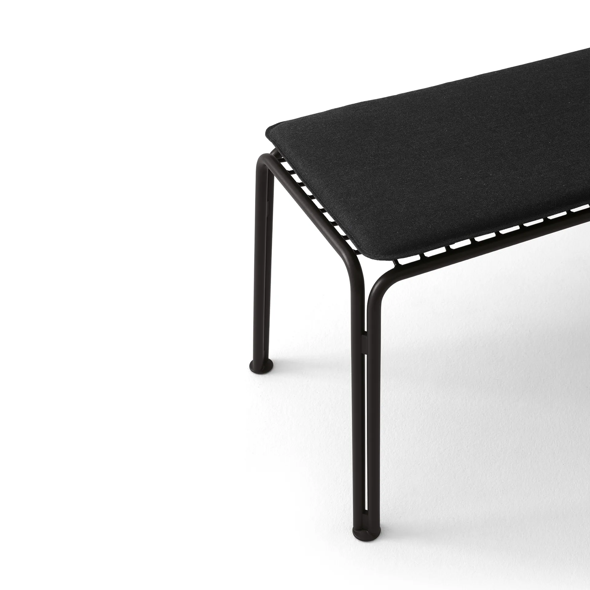 Thorvald SC112 bänk, Warm black, 125 cm &Tradition