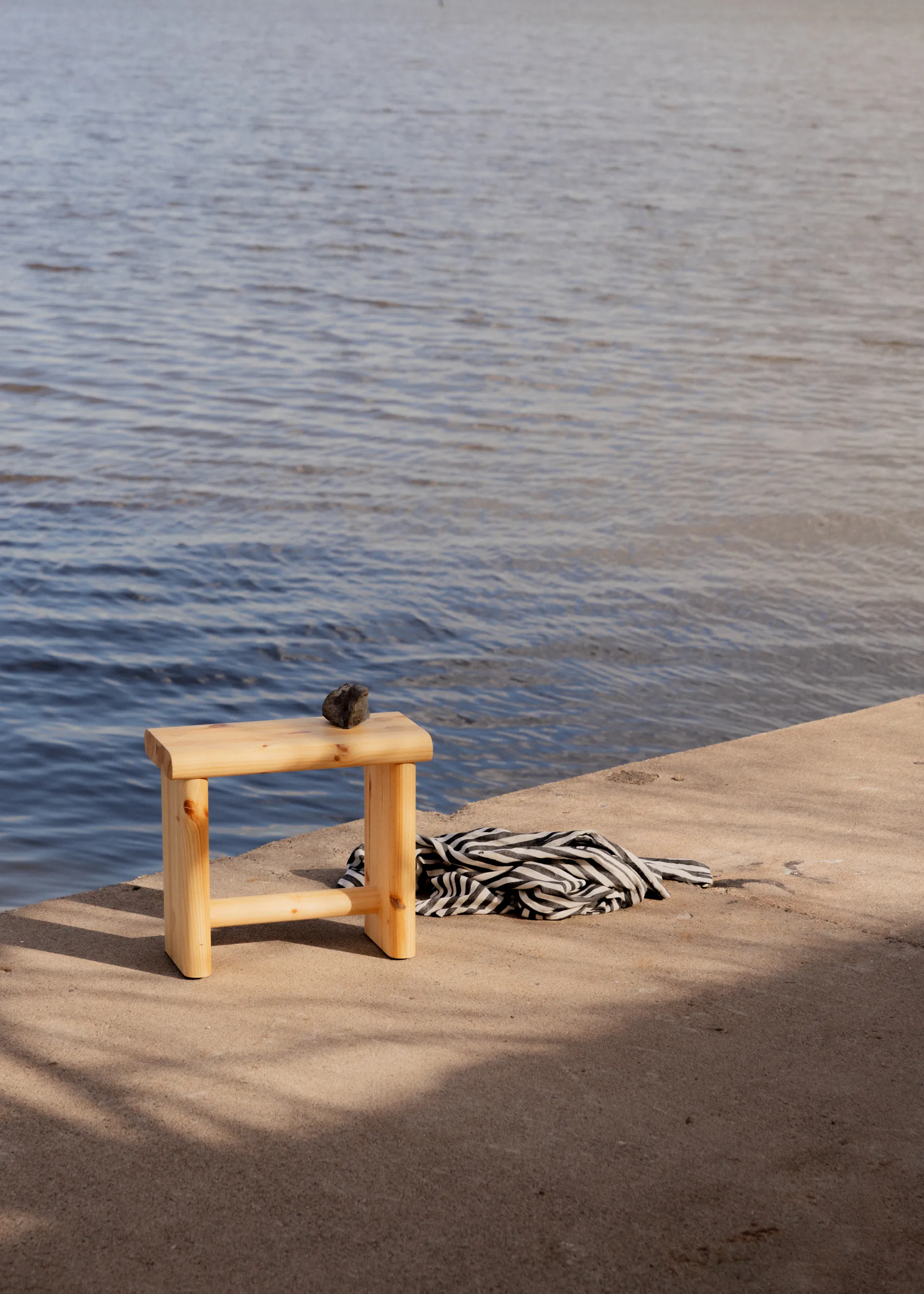 002 Ast Stool pall, Matt oljevaxad furu, 55x26x45 cm Vaarnii
