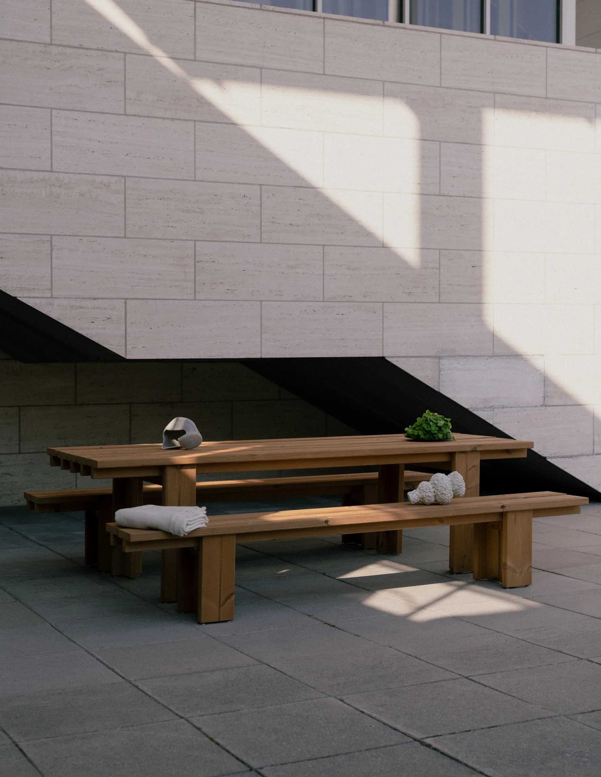 013 Osa Outdoor Bench bänk, Värmebehandlad furu, 333x37x49 cm Vaarnii
