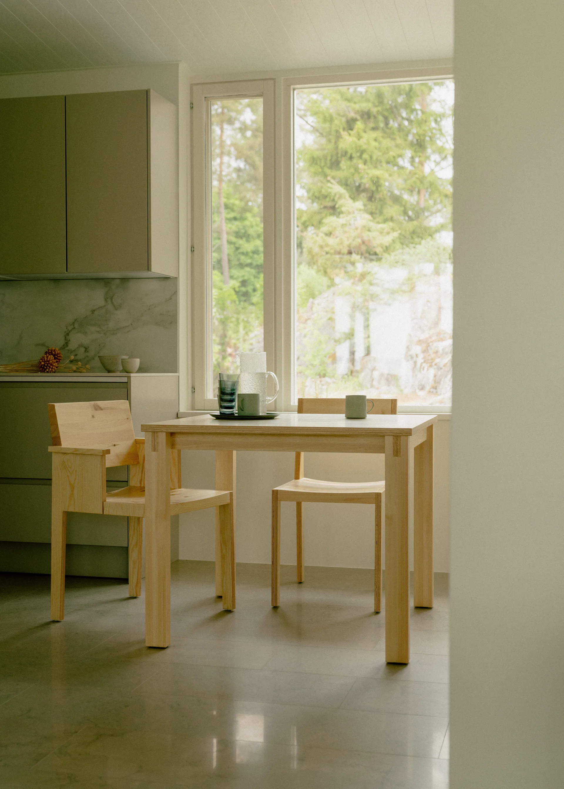 016 Maasto Table bord, Matt oljevaxad furu, 120x120x75 cm Vaarnii