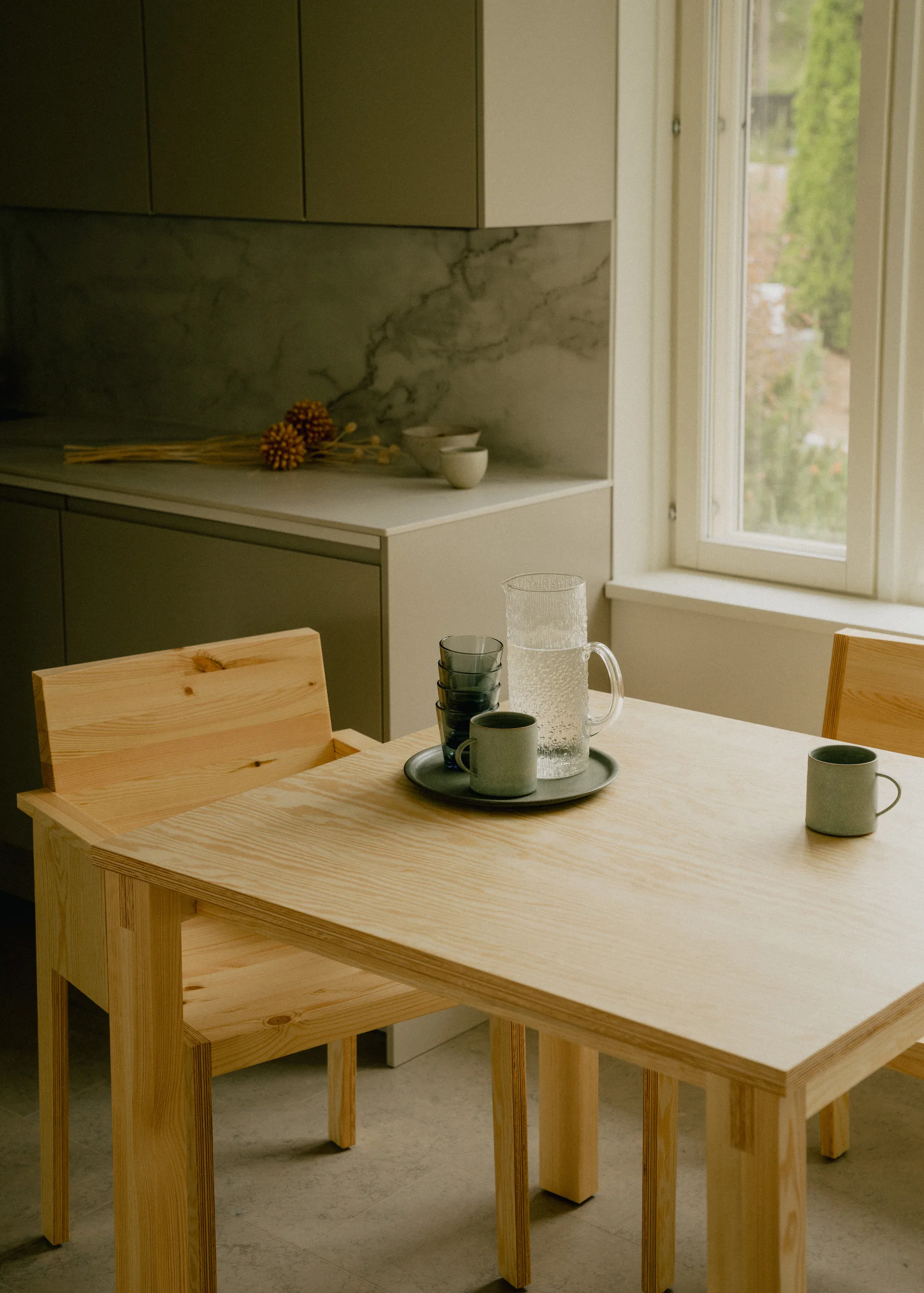 016 Maasto Table bord, Matt oljevaxad furu, 90x90x75 cm Vaarnii