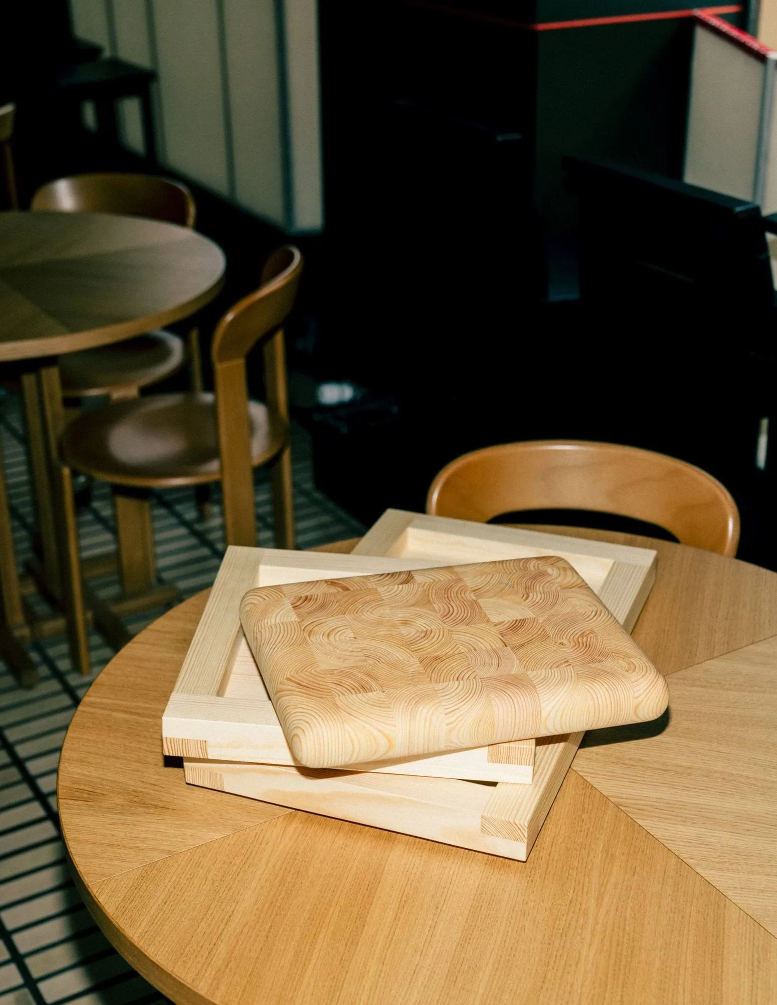 019 Syy Chopping Board skärbräda, Oljevaxad furu, large 31x43x5 cm Vaarnii