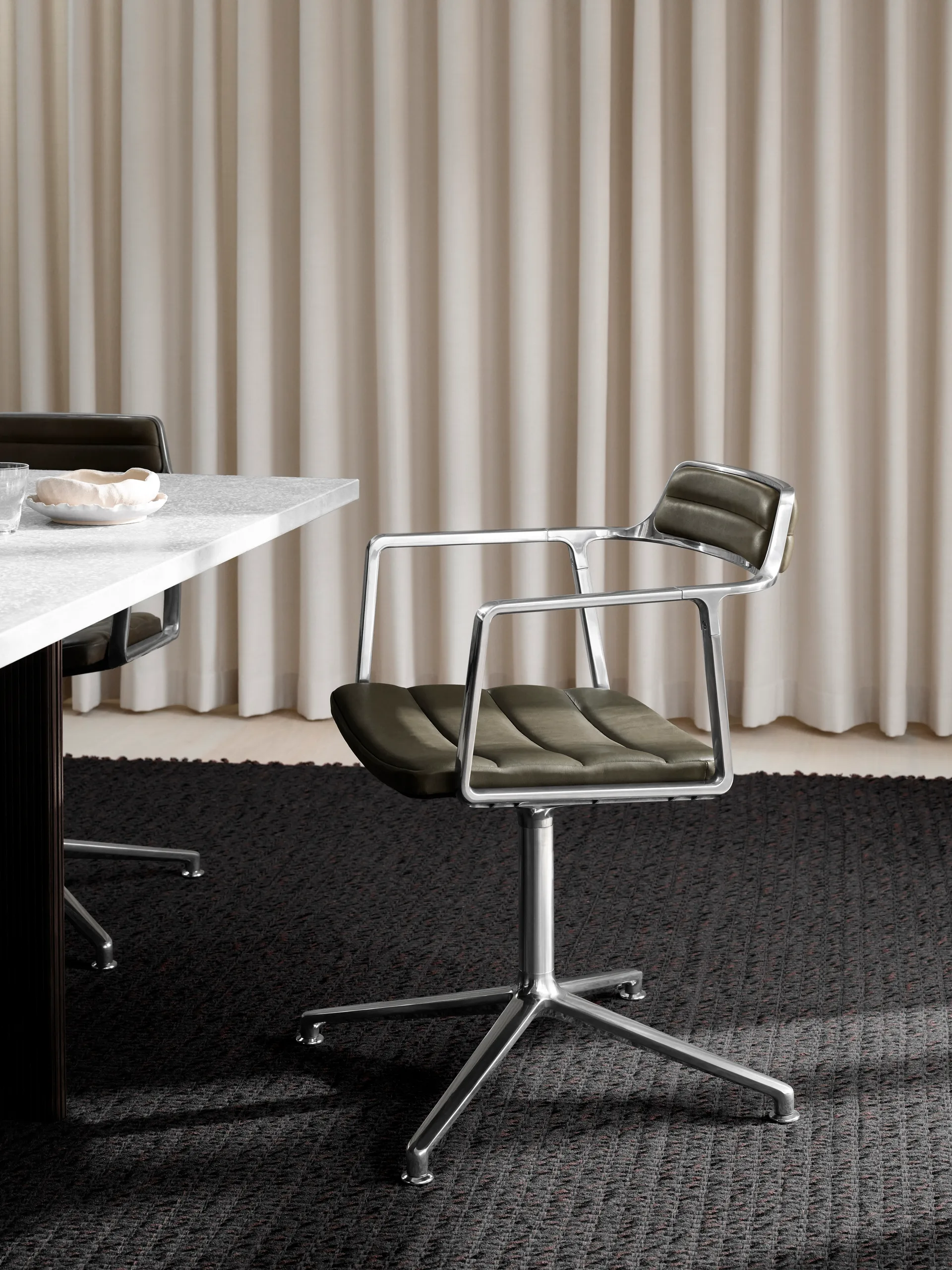 Vipp452 Swivel kontorsstol med hjul, Pol. aluminium-bosco green Vipp