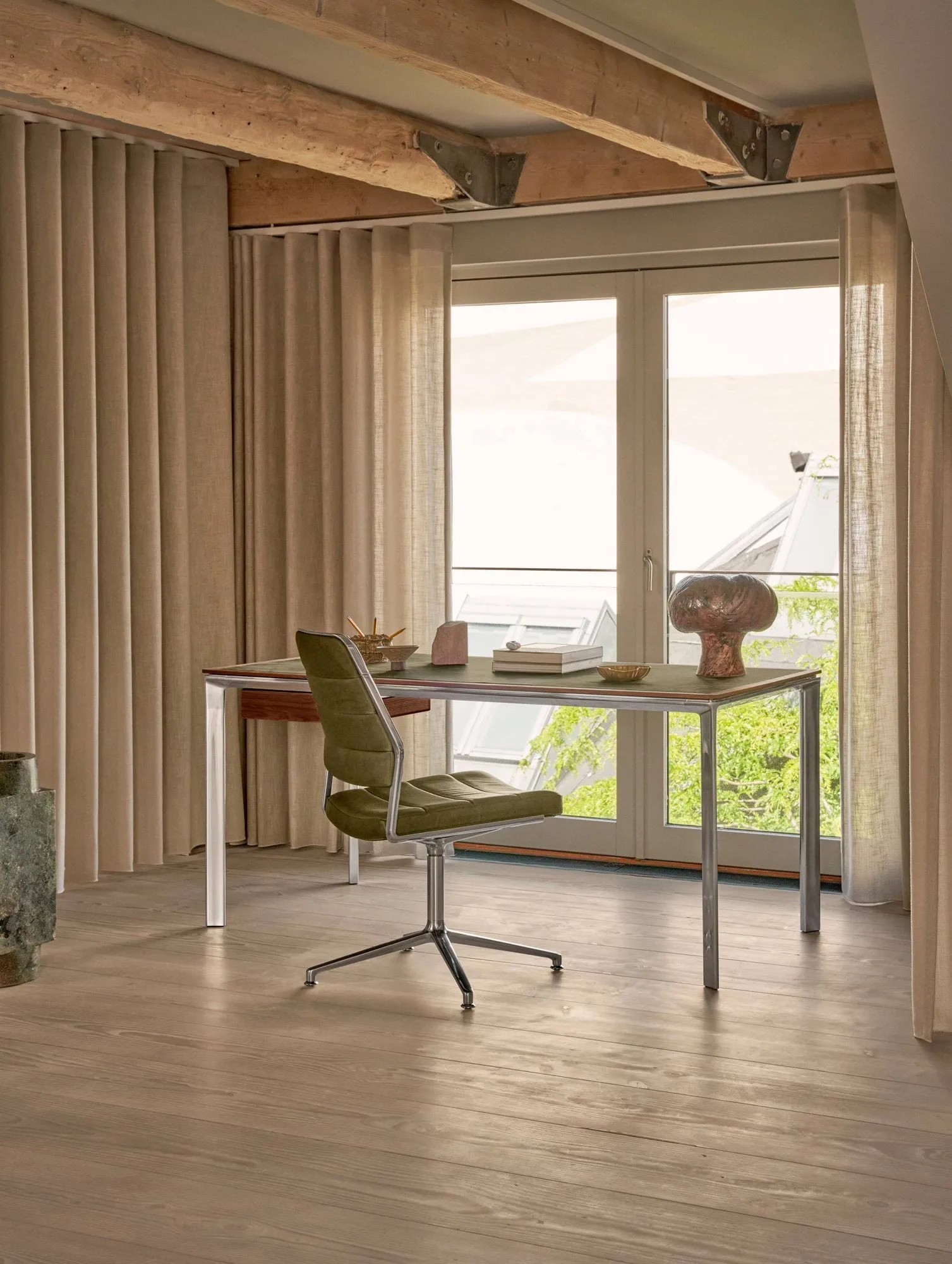 Vipp454 Swivel chair kontorsstol, Tenzo-polished aluminium Vipp