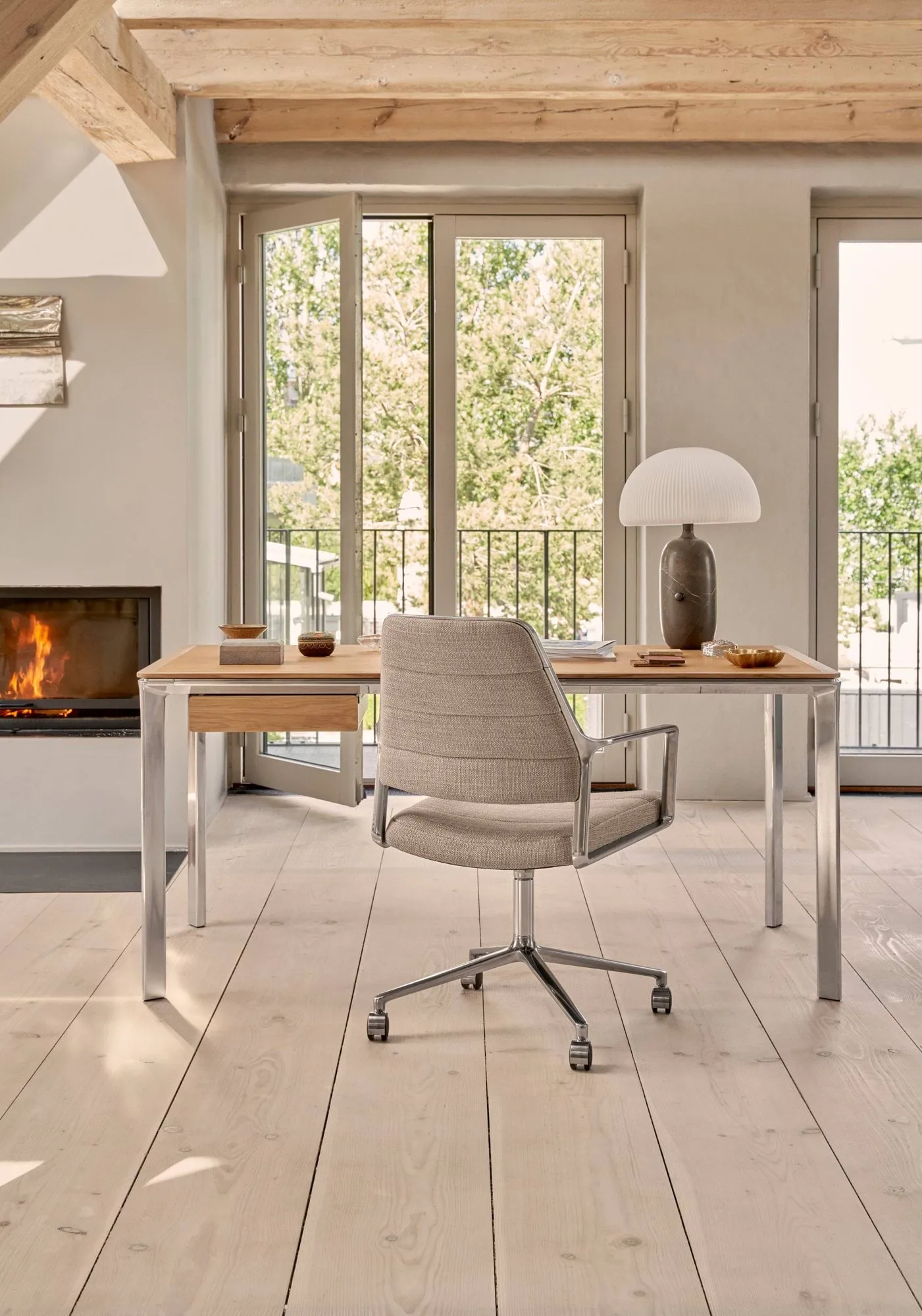 Vipp455 Swivel chair kontorsstol med hjul, Black leather-polished aluminium Vipp