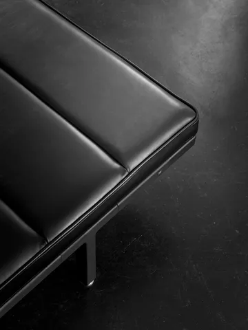 Vipp461 dagbädd 200x85x31,5 cm - Black aluminium-black leather - Vipp