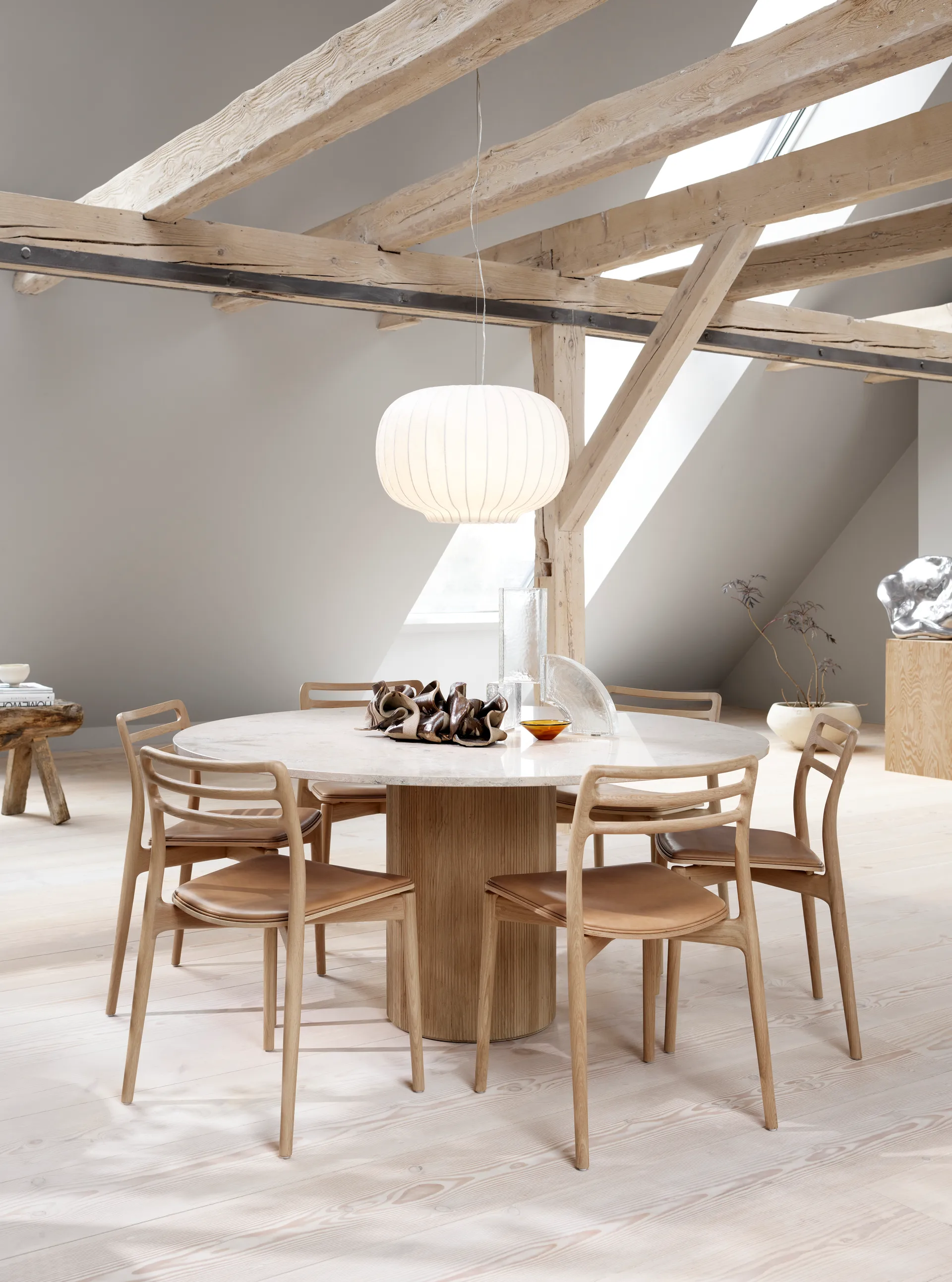 Vipp494 Cabin matbord Ø130 cm, Light Jura marble-light oak Vipp