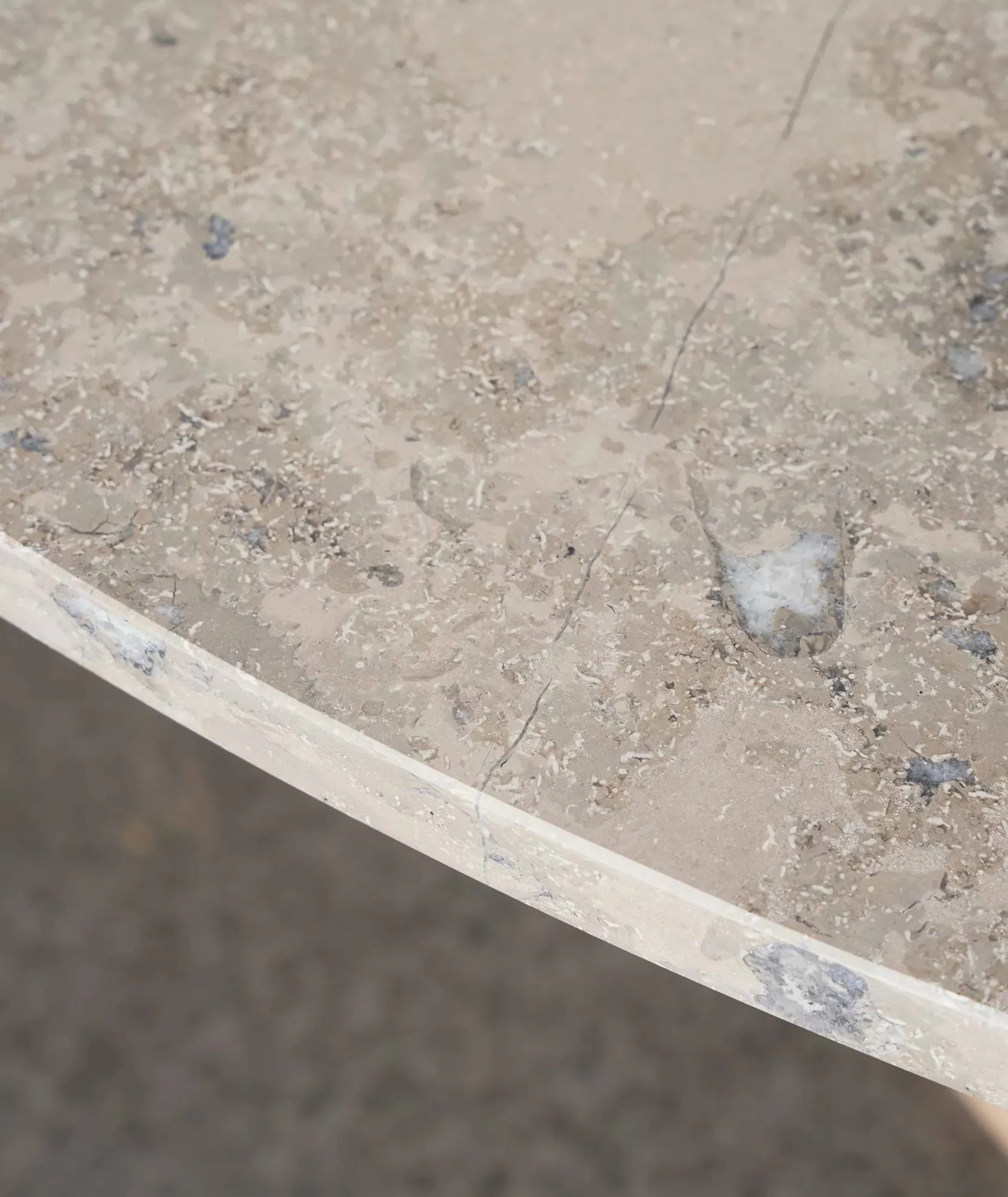 Vipp495 Cabin matbord Ø150 cm, Light Jura marble-light oak Vipp