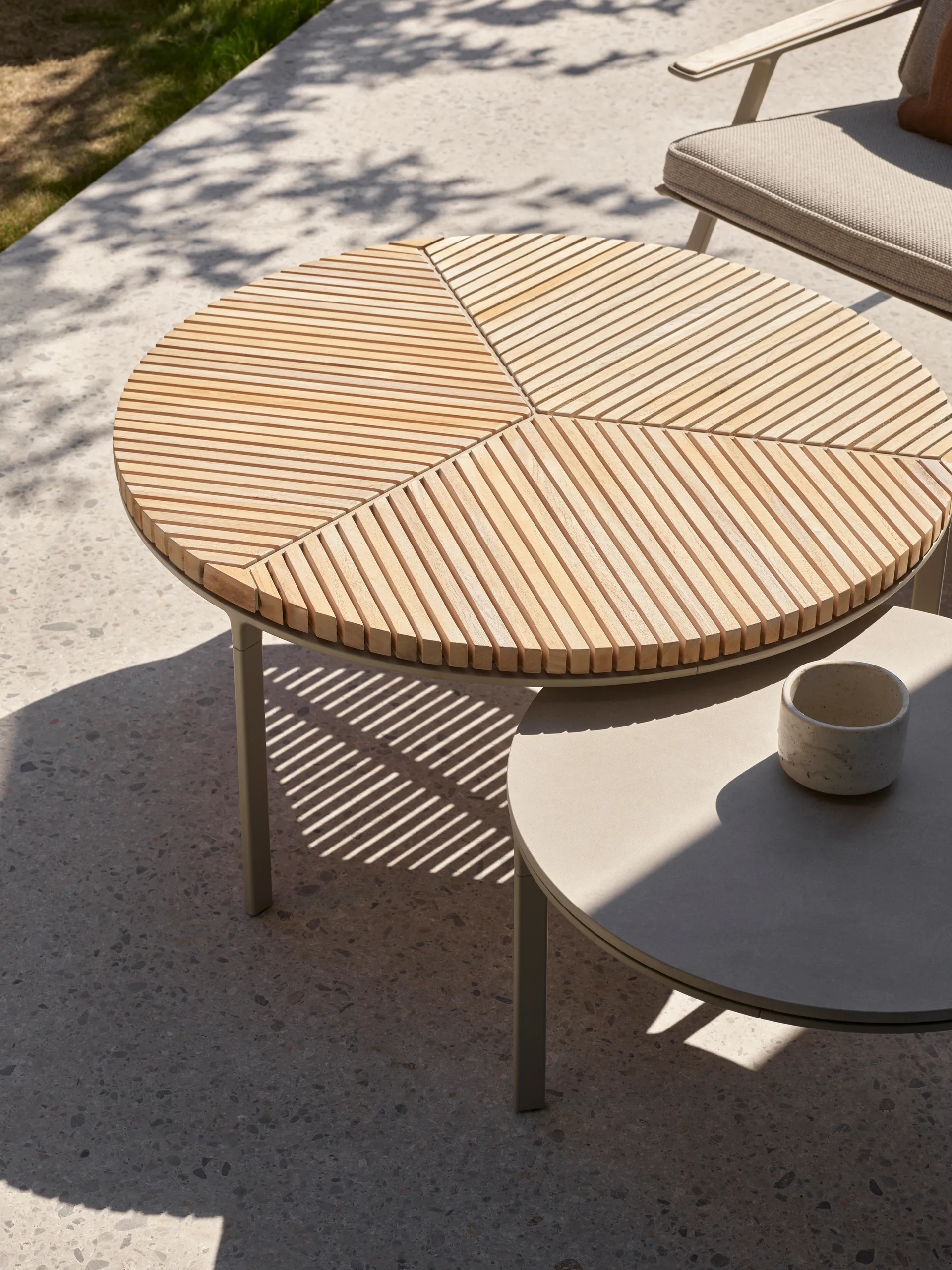 Vipp714 Open-Air soffbord Ø60 cm, Ceramic-grey Vipp