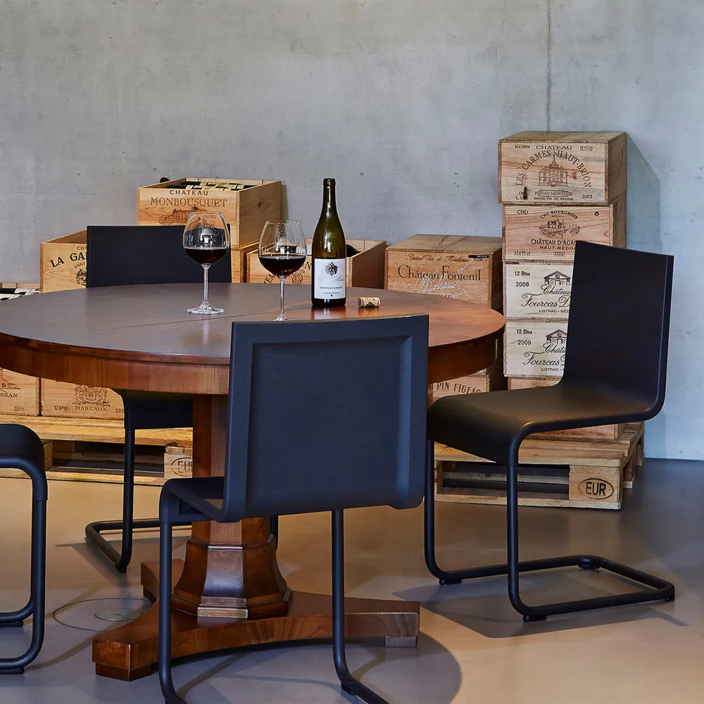 .05 stol, Basic dark (svart) Vitra