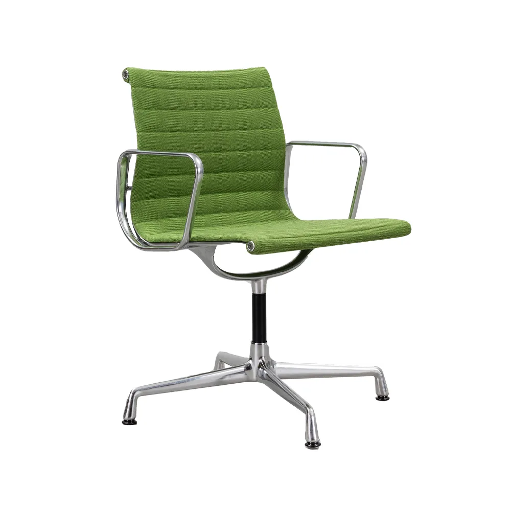 EA 104 karmstol, Hopsak 69 grass green/ivory-polerad aluminium Vitra