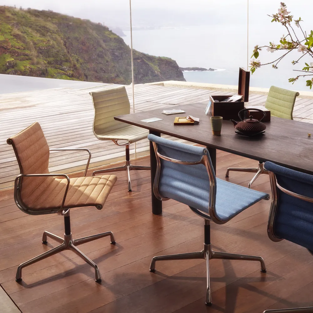 EA 104 karmstol, Netweave-polerad aluminium Vitra