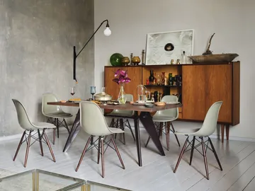 Eames Fiberglass Chairs DSW stol - raw umber, lönnben - Vitra