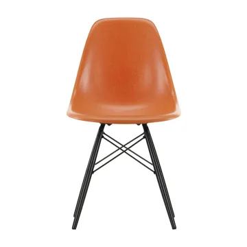 Eames Fiberglass Chairs DSW stol - red orange, svartbetsade lönnben - Vitra
