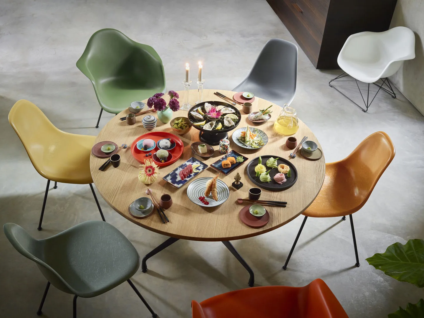 Eames fiberglass chairs DSX stol, Classic red-Black Vitra