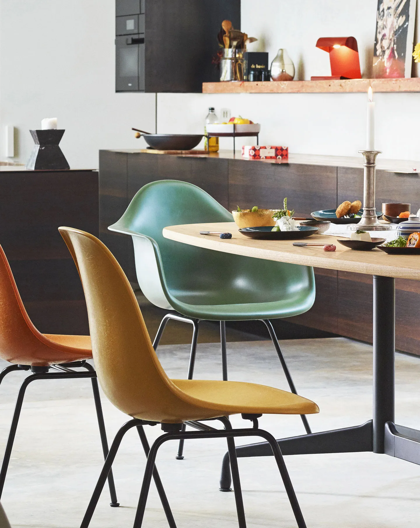 Eames fiberglass chairs DSX stol, Raw umber-Black Vitra