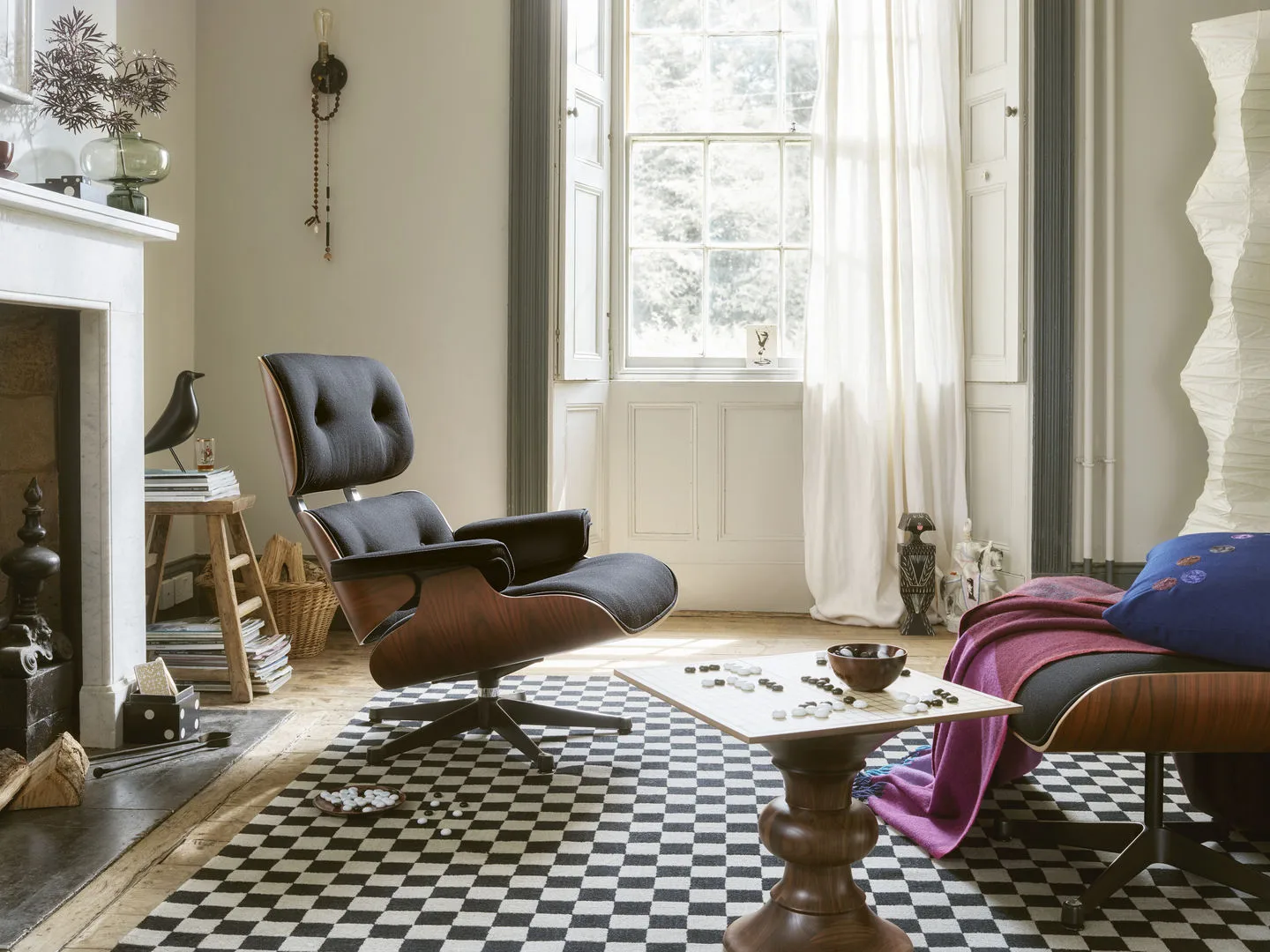 Eames Lounge Chair classic Leather premium F, 66 nero-american cherry Vitra
