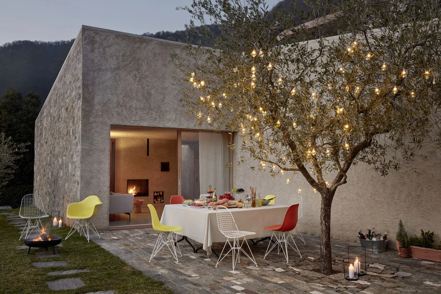 Eames Plastic Armchair RE DAR stol, 92 citron-white Vitra
