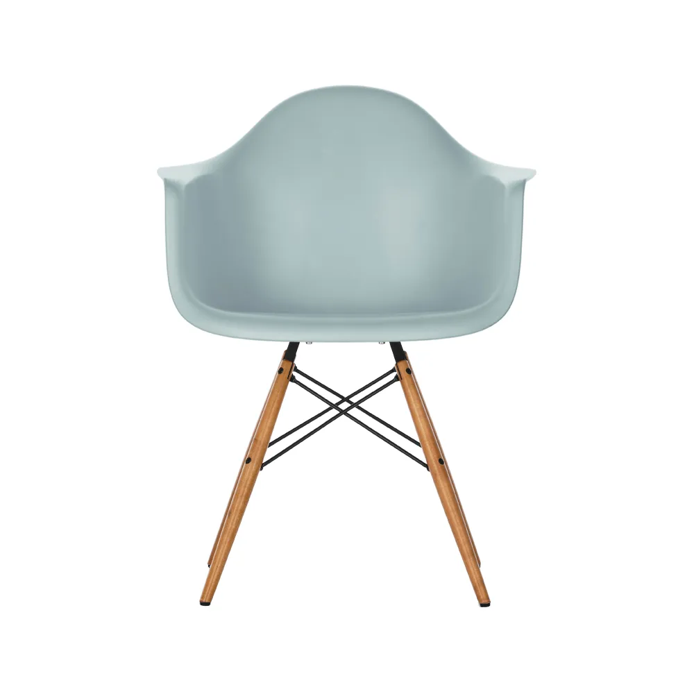 Eames Plastic Armchair RE DAW stol, 23 ice grey-golden maple Vitra