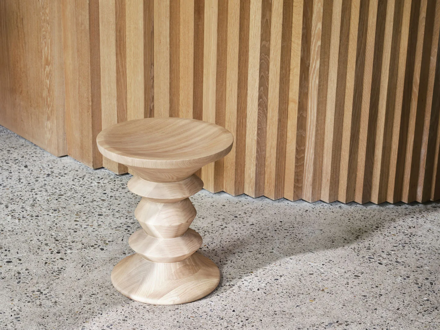 Eames Stool rund sittpall model A, Natural chestnut, Ø33x38 cm Vitra