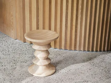 Eames Stool rund sittpall model A - Natural chestnut, Ø33x38 cm - Vitra