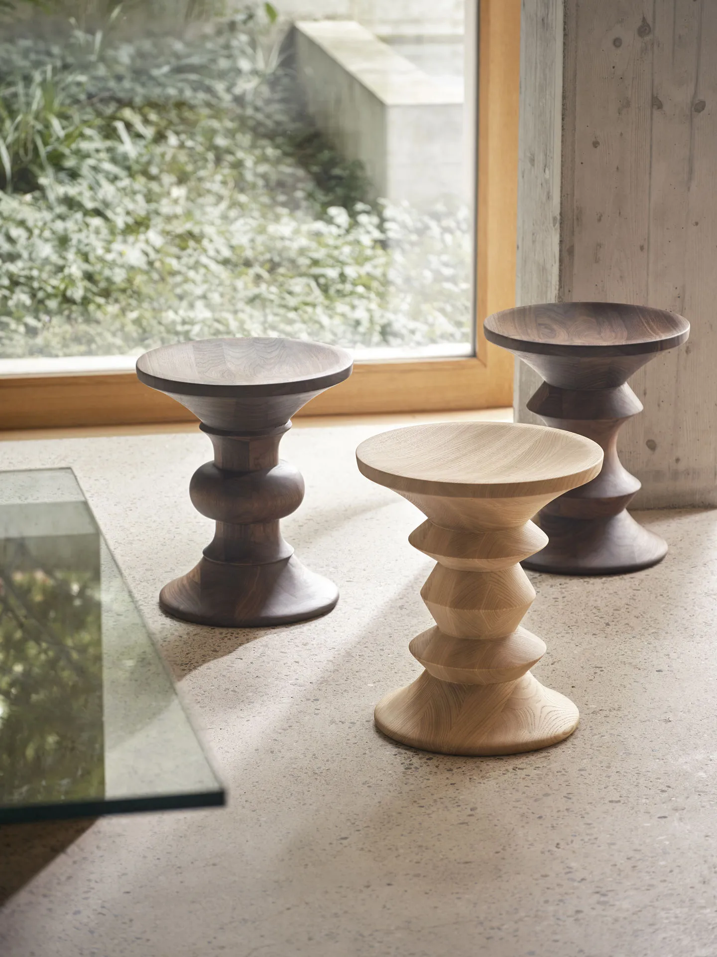 Eames Stool rund sittpall model A, Natural chestnut, Ø33x38 cm Vitra