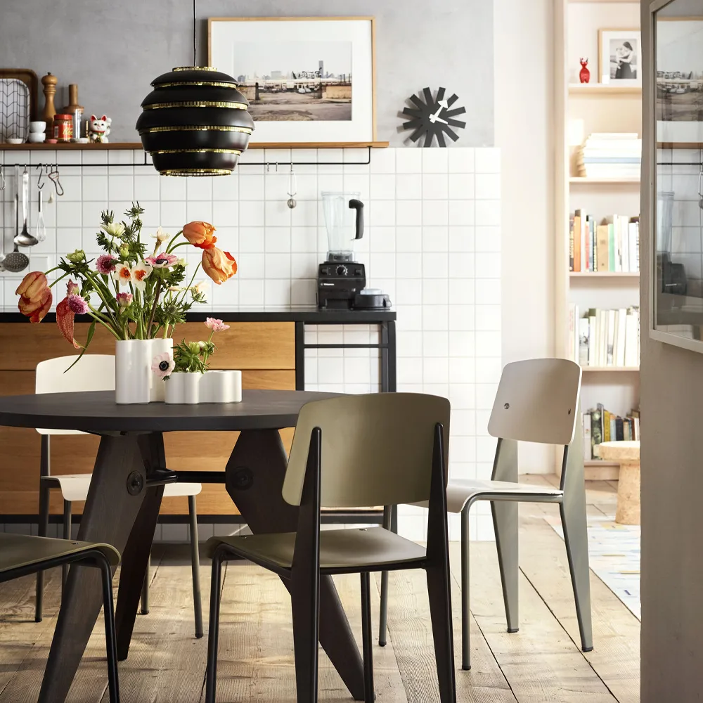 Guéridon matbord, Oiled walnut ø90cm Vitra