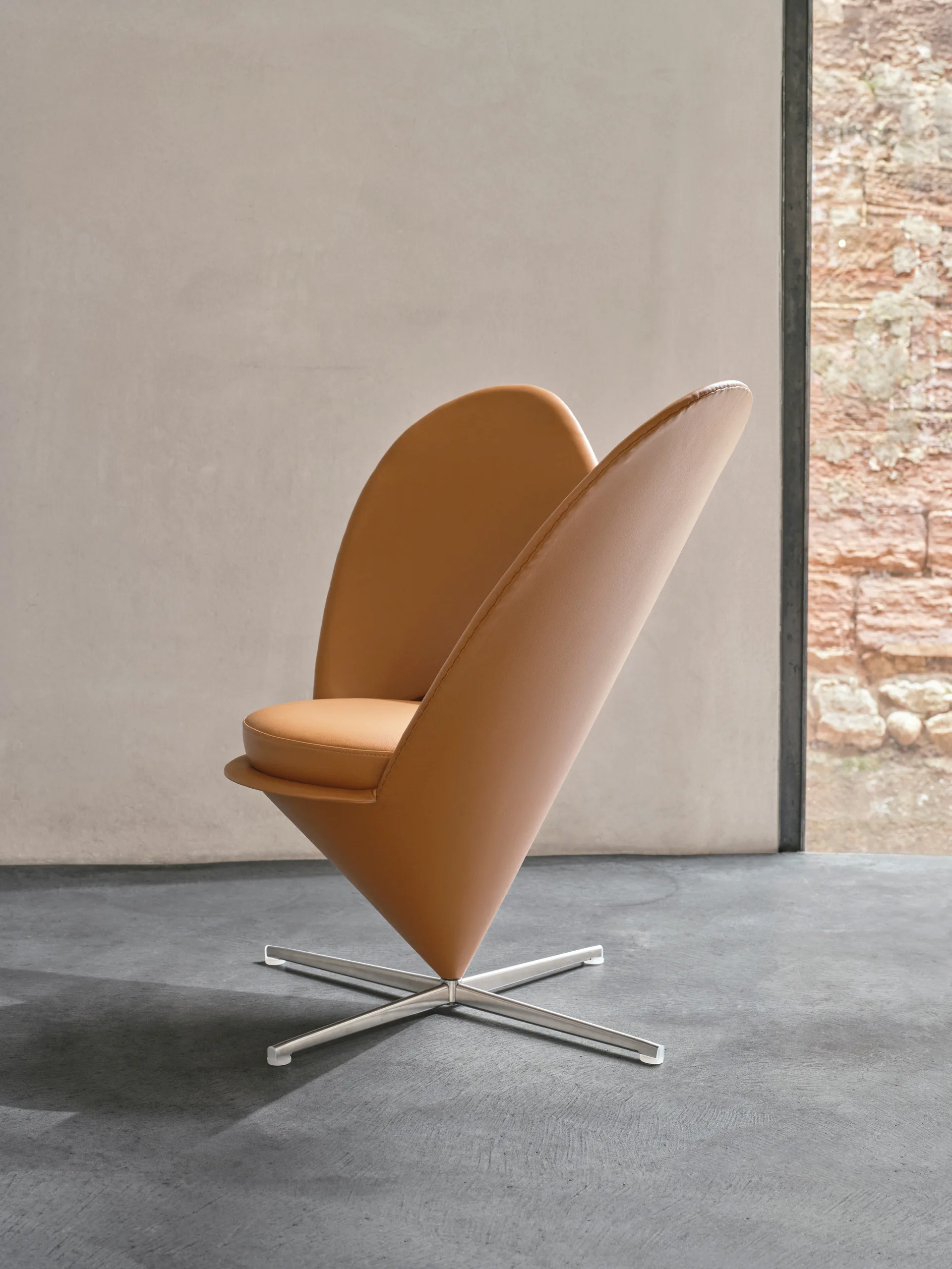 Heart Cone Chair fåtölj, Hola truffle-rostfritt stål Vitra