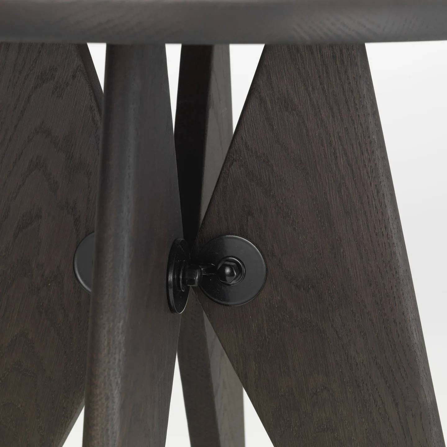 Tabouret Bois rund pall, Mörk ek, Ø35x45 cm Vitra
